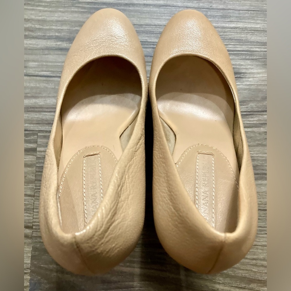 Banana Republic Women’s Size 6 Nude Stacked Heels - Picture 3 of 8